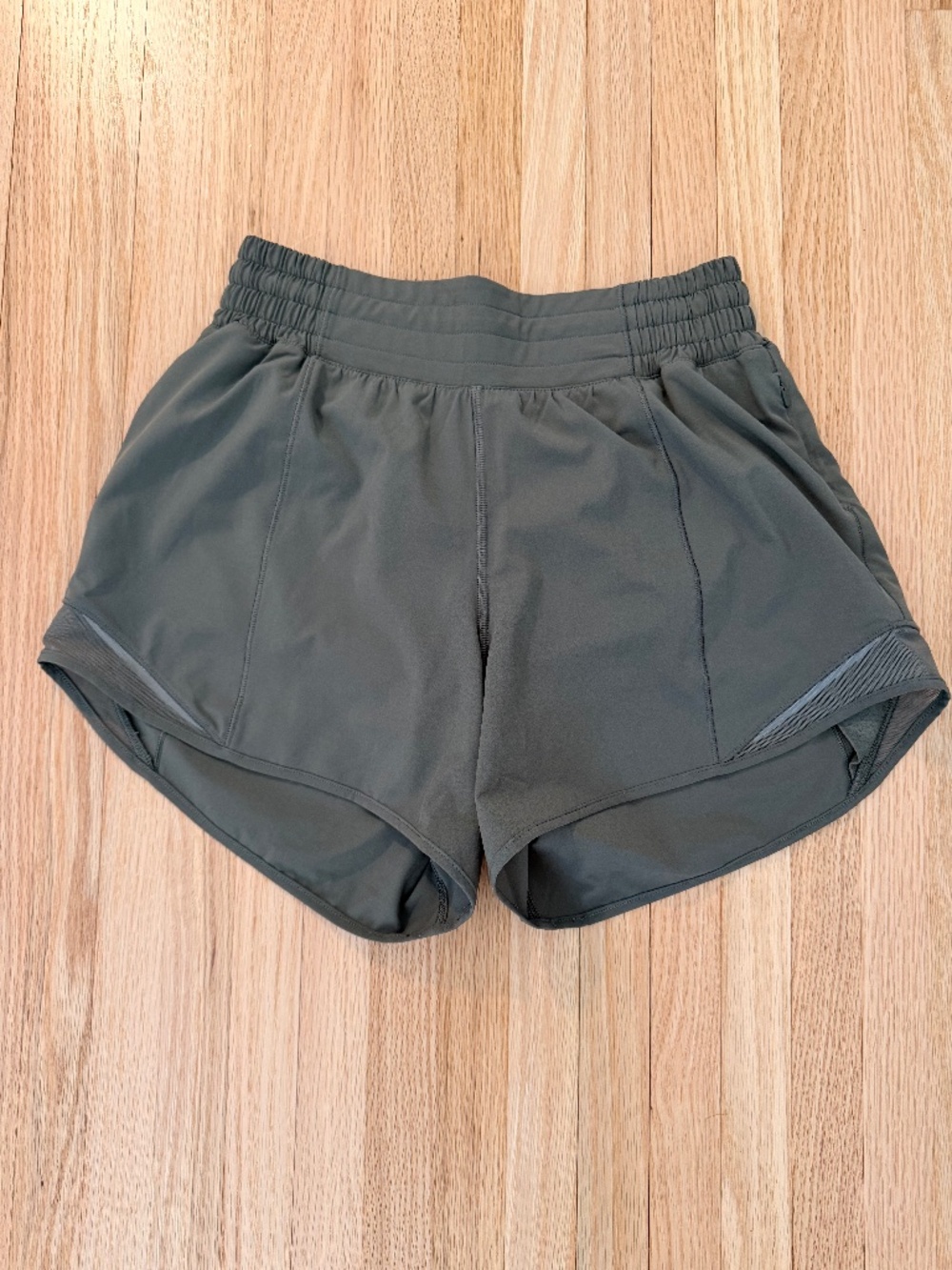 Lululemon Women’s ‘Hotty Hot’ Running Short - Size 4